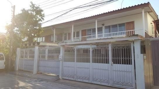 RA2 Rent เช่า บ้าน ซอยพหลโยธิน 18 ใกล้ BTSและMRTสวนจุตจักร: ติดต่อ :เม 084-592-8945เอมมี่ 061-895-9195ก้อง 095-478-7456line ID : kong.plให้เช่า 32,000 บาท / เดือนRA2 *** ให้เช่า *** บ้าน 2 ชั้น พื้นที่ 200 ตารางเมตรจำนวน 3 ห้องนอน 3 ห้องน้ำห้องอเนกประสงค์ใหญ่ 2 ห้อง จอดรถ 2 คัน เข้า - ออก ได้ 2 ทาง พหลฯ และ วภาวดีฯที่ตั้ง : ซอย พหลโยธิน 18 แยก 1-1-2 แขวงจอมพล เขตจตุจักร กรุงเทพมหานคร 10900ให้เช่า 32,000 บาท / เดือน: ติดต่อ :เม 084-592-8945เอมมี่ 061-895-9195ก้อง 095-478