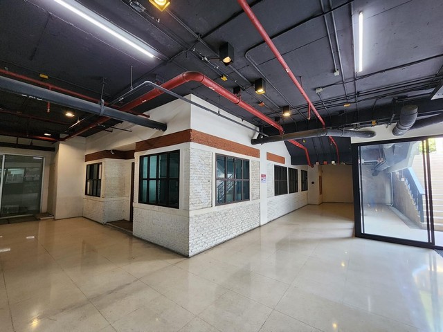 ให้เช่าพื้นที่ ขนาดพื้นที่ 72 ตารางเมตร ถนนจันทน์37  เหมาะสำหรับบาร์, ร้านกัญชา ฯลฯ ค่าเช่า+ค่าบริการ 30,000 บาทต่อเดือน สนใจติดต่อ คุณเอมมี่   โทร 0618959195  เบอร์นี้แอดไลน์ได้นะคะLine Add Friend  : https://line.me/ti/p/gAB4zRsgkGรหัสประกาศ mmy58ให้เช่าพื้น ขนาดพื้นที่ 72 ตารางเมตร ลิฟท์โดยสาร 2 ตัว ลิฟท์ขนของ 1 ตัว ที่จอดรถชั้นใต้ดิน 4 ชั้น และลานจอดรถด้านหลังห่างจากทางด่วนถนนจันทน์เพียง 150 เมตร เหมาะสำหรับ