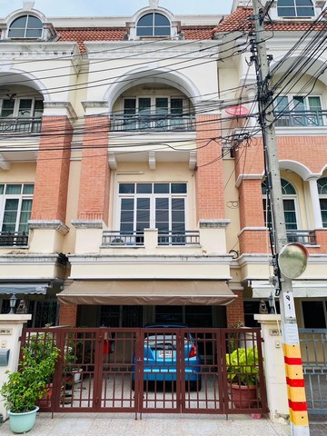 ขายทาวน์โฮม 3 ชั้น 5 ระดับ หมู่บ้านคาซ่าซิตี้ นวลจันทร์ 1 (ในซอยนวลจันทร์) พร้อมเฟอร์นิเจอร์ ทำเลดีมากๆราคา  4,290,000 บาท สนใจติดต่อ คุณเอมมี่   โทร 0618959195  เบอร์นี้แอดไลน์ได้นะคะLine Add Friend  : https://line.me/ti/p/gAB4zRsgkGรหัสประกาศ mmy56ขายทาวน์โฮม 3 ชั้น 5ระดับ เนื้อที่ 21.9 ตรว 3 ห้องนอน 4 ห้องน้ำ  จอดรถได้ 2 คัน มีแอร์ทุกห้องน้ำไม่ท่วมแน่นอน ใกล้รถไฟฟ้าสีชมพู เข้าออกได้หลายทาง ใกล้ทางด่วนรามอินทรา ใก