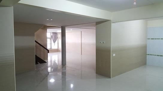 ให้เช่า Home office ทำเลดีมาก  ใกล้ BTS/MRTสวนจุตจักร ติด 2ถนน พหลฯ และ วภาวดีฯราคาเช่า 32,000 บาท/เดือนสนใจติดต่อ คุณเอมมี่   โทร 0618959195  เบอร์นี้แอดไลน์ได้นะคะLine Add Friend  : https://line.me/ti/p/gAB4zRsgkGรหัสประกาศ mmy55ให้เช่า Home office 2ชั้น พื้นที่ 200ตารางเมตร3 ห้องนอน 3 ห้องน้ำ จอดรถ 2 คันพื้นที่โล่ง 2 ห้องใหญ่#โฮมออฟฟิตปล่อยเช่า #เช่าโฮมออฟฟิศ #โฮมออฟฟิศให้เช่า #โฮมออฟฟิศลาดพร้าว #ทาวน์โฮมให้เช่า #โฮมออฟฟิศจตุจัก