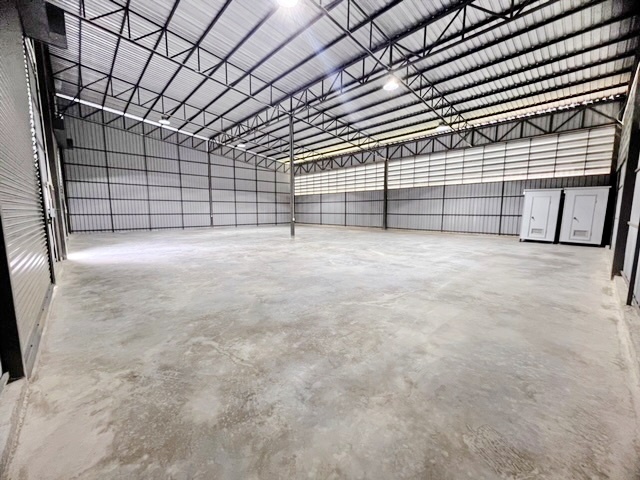 รถใหญ่เข้าออกได้ ให้เช่าโกดัง-คลังสินค้า สร้างใหม่ MRT ลาดพร้าว 83 50ตรว. 575ตรม. 1โกดัง 2น้ำ 15จอดรถ น้ำ-ไฟตามมิเตอร์ เซ็นทรัล อีสต์วิลล์