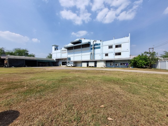 ราคา 49 ล้านบาท (ขายต่ำกว่าราคาประเมิน)ติดต่อ 096 964 5474 บี ธนภรณ์ ทักแชท 096 964 5474- เนื้อที่ 2 ไร่ 3 งาน 69 ตารางวา- พื้นที่ใช้สอย 4,535 ตร.ม.- อาคารมีทั้งหมด 3 ชั้น-หน้ากว้าง 48 เมตร x ลึก 84 เมตร-ถนนหน้าโรงงานกว้าง 10 เมตร- พื้นที่สีชมพู- มีลิฟต์ขนย้ายของ รับน้ำหนักได้ 1 ตัน- หม้อแปลง 100 kVA-พื้นรับน้ำหนักได้ 3 ตันต่อตร.ม.- มีระบบสาธารณูปโภคครบ ทั้งไฟฟ้า น้ำประปา ระบบโทรศัพท์และที่จอดรถ-ด้านหน้า�