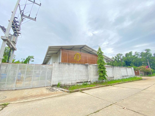 ขายโรงงานผลิตอาหารพื้นที่ใช้สอย 910 ตรม. ต.หลักหก อ.เมือง จ.ปทุมธานีรหัสทรัพย์ : FS088(กรุณาใช้รหัสนี้ในการสอบถาม FS088)ขายโรงงานผลิต คัดบรรจุ แปรรูปสินค้า สภาพใหม่ (อาหาร/เครื่องดื่ม/ยา/ยาสมุนไพร พร้อมนำเข้า-ส่งออกเนื้อที่ 1 ไร่ 90 ตรว. มาพร้อม อาคารสำนักงาน ห้องประชุม ลานแพ็คสินค้า โรงคัดบรรจุ และห้องพักคนงาน ครบครัน1.โรงผลิต แปรรูป อาหาร/เครื่องดื่ม พื้นที่ใช้สอย 350 ตาร