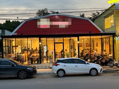 สนใจโทร 064-932-9988Line ID = chaladbhumเซ้ง‼️ ร้านชาบู-สุกี้  #ถนนราชพฤกษ์  ในโครงการเดอะการ์เด้น  มีลูกค้าจำนวนมาก พร้อมฐานลูกค้าประจำกว่า 2,300 ราย  เพียง 1.2 ล้าน #พร้อมเฟรนไชส์ รับนายหน้า  บนทำเลทอง ฐานลูกค้ามีกำลังซื้อ  ผู้ติดตามบน FB กว่า 4,500 ราย ฝั่งขาออก ใกล้วงเวียนพระราม 5 มีที่จอดรถหรือหน้าร้าน พื้นที่ใช้สอยโดยประมาณ 200 ตรม. บริเวณห้องอาหาร 100 ตรม #ร้านเปิดปกติ มีกำไรรายล้อมไป