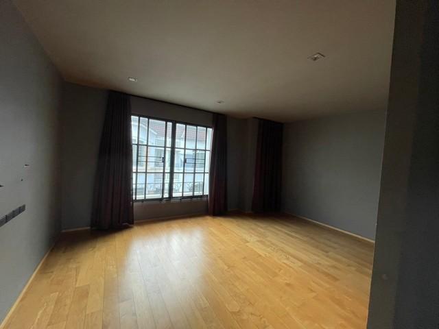 ให้เช่าทาวน์โฮม3ชั้นหมู่บ้านกลางเมืองลาดพร้าว-โยธินพัฒนาหลังมุมแต่งสไตล์ลอฟท์พร้อมเข้าอยู่