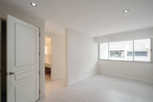 ขายบ้านแฝด3ชั้น 48ตรว.ย่านสุขุมวิท15 พร้อมพงษ์อโศก ใกล้รถไฟฟ้าตกแต่งใหม่เหมาะพักอาศัย