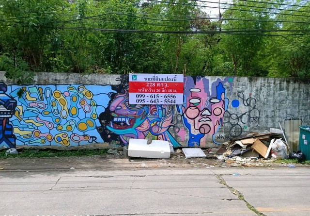 ขาย ที่ดิน เปล่า เฉลิมพระเกียรติ ร. 9 ซอย 7 ขนาด 228 ตรว. 20×48 เมตร ขาย 32,000,000 ที่ดินเปล่า เข้าซอยเพียง 100 เมตร จากปากซอย หน้ากว้างประมาณ 20 เมตร ลึกประมาณ 48 เมตรสีเหลี่ยมผืนผ้าสวย เหมาะปลูกบ้าน ออฟฟิต คาเฟ่ ธุรกิจราคารวม 32,000,000 บาท(ราคาขายประมาณ ตรว.ละ 150,000)ติดต่อสอบถาม ณิชาภา 099-615-6556Line ID : nicha_winnichapa.agent@gmail.com***รับให้คำปรึกษาและฝากขายอสังหาริมทรัพย์ทุกประเภทค่ะ***#ขายที่ดิน #ขายที่ดินศรีนคริ