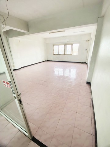 ให้เช่า อาคาร ร่มเกล้า ใกล้สุวรรณภูมิ  ราคา 20,000  Tel. 0936785948