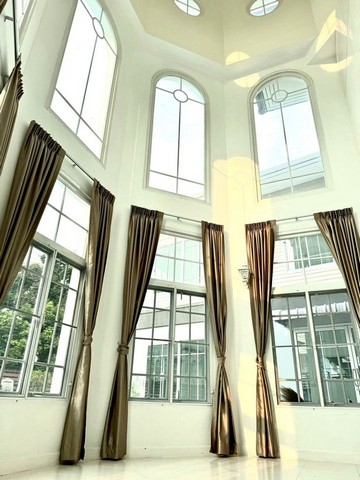 ให้เช่าบ้านเดี่ยว  หมู่บ้านสรานนท์-ปากเกร็ด ติวานนท์ 10 ห้องนอน 6 ห้องน้ำ เครื่องปรับอากาศ 9 เครื่อง เหมาะทำสำนักงาน ออฟฟิศ