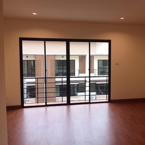 ขาย ทาวน์โอม3ชั้น  บ้านกล้วย-ไทรน้อย  บางบัวทอง เงินเหลือ1ล้าน ราคาขาดทุนผ่อนต่อไม่ไหว  2.6 ล้านบาท