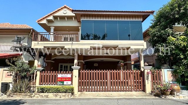 รหัสทรัพย์  4992บ้านเดี่ยว นนทรี 4 พระราม5-นครอินทร์ รีโนเวทใหม่ สภาพดี พร้อมอยู่ ใกล้ MRT สายสีม่วง สถานีแยกติวานนท์ที่ตั้ง : ถนน บางกรวย-กรุงนนท์ ตำบล มหาสวัสดิ์ อำเภอบางกรวย นนทบุรี 11130รายละเอียดทรัพย์ - โครงการ พัฒนาโดย นนทรี- บ้านเดี่ยว 2 ชั้น, ขนาดพื้นที่ 52.6 ตารางวา, พื้นที่ใช้สอย 190 ตารางเมตร- ค่าส่วนกลาง ปีละ 12,624 บาท- หน้าบ้านหันทางทิศใต้ วิวหน้าบ้านเป็นสวนสาธารณะขอ