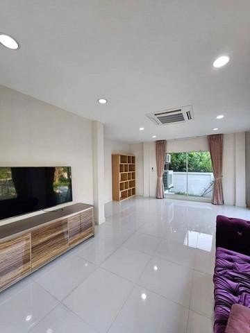 ให้เช่า บ้านเดี่ยว 2ชั้น หลังมุม หมู่บ้านไลฟ์ บางกอก บูเลอวาร์ด รามอินทรา  รีโนเวทใหม่  ติด CHIC REPUBLIC รหัสประกาศ R3078