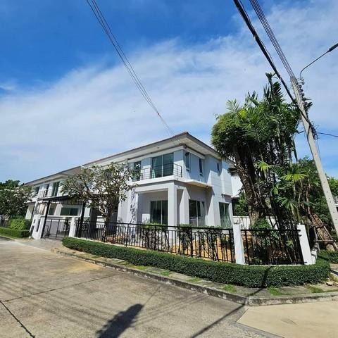 RT7 Rent เช่า บ้านเดี่ยว หมู่บ้านไลฟ์ บางกอก บูเลอวาร์ด รามอินทรา ใกล้ CHIC REPUBLIC: ติดต่อ :เม 084-592-8945เอมมี่ 061-895-9195ก้อง 095-478-7456line ID : kong.plRT7 *** ให้เช่า ***บ้านเดี่ยว 2 ชั้น พื้นที่ 64 ตารางวา พื้นที่ใช้สอย 300 ตารางเมตรจำนวน 4 ห้องนอน 3 ห้องน้ำ1 ห้องครัว ลานซักล้าง1 ห้องแม่บ้าน+ห้องน้ำในตัว4 ที่จอดรถบ้านหลังมุม รีโนเวทใหม่แอร์ครบทุกห้อง ผ้าม่านทั้งหลังใกล้สถานีรถไฟฟ้า 300 เมตร ทางด่วนพิเศษฉลองรั