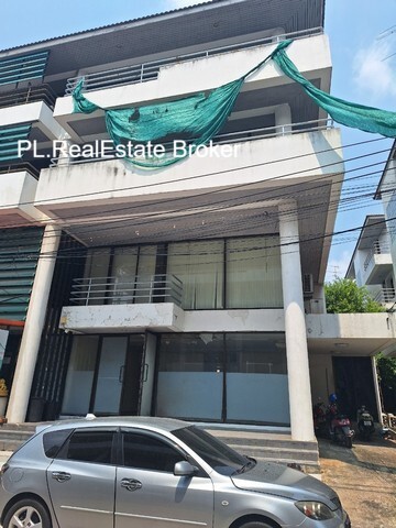 HR1582ให้เช่าอาคารพาณิชย์ 4 ชั้น ย่านอ่อนนุช ใกล้ตลาดเอี่ยมสมบัติ เดินทางสะดวกเหมาะทำออฟฟิศราคาเช่า 50,000 บาทต่อเดือน ประกัน 3 เดือน ล่วงหน้า 1 เดือนติดต่อ : คุณพร 0938091444 (เบอร์นี้แอดไลน์ได้คะ),โทร 0939833259ID Line : henghengpaulaรหัสประกาศ HR1582ให้เช่าอาคารพาณิชย์ 4 ชั้น ย่านอ่อนนุช ใกล้ตลาดเอี่ยมสมบัติตัวอาคารต้องรีโนเวท และต้องเชคระบบน้ำ ระบบไฟ เนื่องจากไม่พร้อมใช้งานถ้าสนใจเช่าระยะย