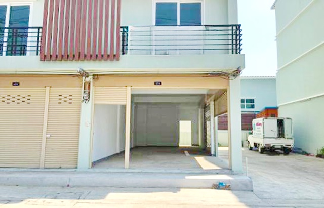 กาญจนาภิเษก 2.9 กม. Central Westgate อาคารพาณิชย์ 3 ชั้น 3น้ำ หัวมุม ชั้นดาดฟ้ามีหลังคา ขนาด 22ตร.ว. แก้วอินทร์ 195 ตรม.