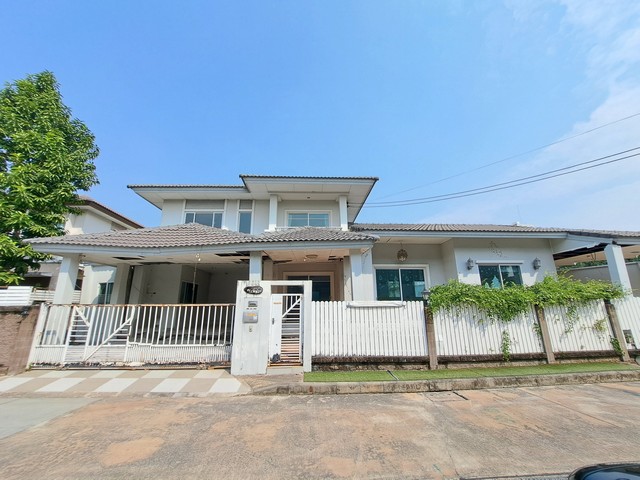    รายละเอียดเพิ่มเติม Code ID : AP 0371 ขาย   6,365,000   บาท- ขนาดพื้นที่ : 78.7 ตารางวา- จำนวนห้อง : 3 ห้องนอน 3 ห้องน้ำ- ที่จอดรถ :  1    พิกัดทรัพย์ :   https://maps.app.goo.gl/aZYs7Mg31u8v4RgaA สถานที่ใกล้เคียง  -1.ทางพิเศษบูรพาวิถี 2.ทางพิเศษกาญจนาภิเษก (บางพลี -3.ท่าอากาศยานสุวรรณภูมิ 4.เมกา บางนา  -5.อิเกีย บางนา 6.ไทวัสดุ บางนา 7.เทสโก้โลตัส บางนา  -8.แลมป์ทิจูด บางนา 9.บุญถาวร สุวรรณภูมิ 10.แมคโคร บางพลี สอบถามเพิ่มเติม/นัดชมโท�