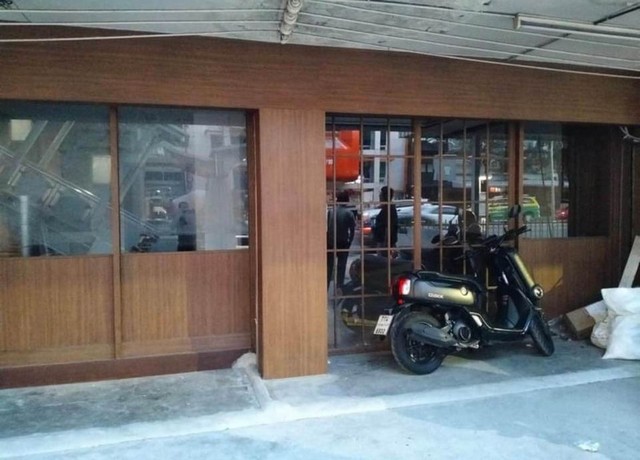 ให้เช่าอาคารพาณิชย์ 3 ชั้น 2 คูหา 300 ตรม. ติด BTS สนามเป้า ทำเลดี เหมาะทำสำนักงาน ร้านค้า คลินิก สปา ร้านเสริมสวย หรือธุรกิจอื่นๆ