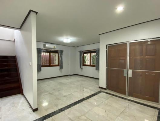 EPL-HR3310 ให้เช่าบ้านเดี่ยว 2 ชั้น ซอยอารีย์สัมพันธ์6 ถนนพหลโยธิน5 ถนนพระราม-6  พื้นที่ใช้สอย 310 ตร.ม. 4 ห้องนอน 4 ห้องน้ำ