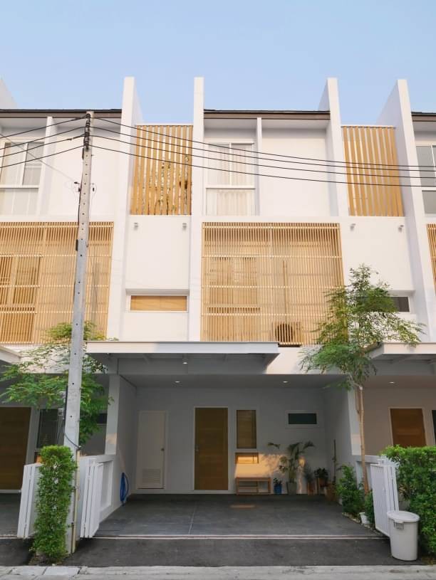 โซนสุเทพ ขายพร้อมผู้เช่า 4.6 ล้าน ทาวน์โฮม 3 ชั้น 22 ตรว. โมโนทาวน์ 2 พร้อมเฟอร์นิเจอร์ทั้งบ้าน ตกแต่งครบพร้อมอยู่