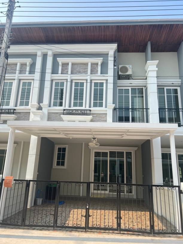 ให้เช่า 25,000 บาทเดือน ทาวน์โฮม 2 ชั้น 4 นอน 3 น้ำ โซนสันผีเสื้อ สไตล์อังกฤษ ติดถนน เฟอร์นิเจอร์ครบ หิ้วกระเป๋าพร้อมเข้าอยู่ได้เลย