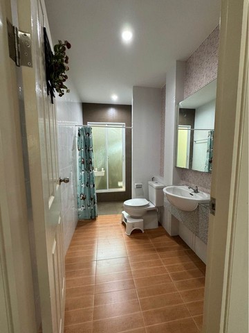 ให้เช่าทาวโฮมใกล้รร.เตรียมน้อมและสถานีรถไฟฟ้า  สถานีรถไฟฟ้าย่านรามคำแหง โครงการนลินอเวนิว 2 ซอย รามคำแหง 144