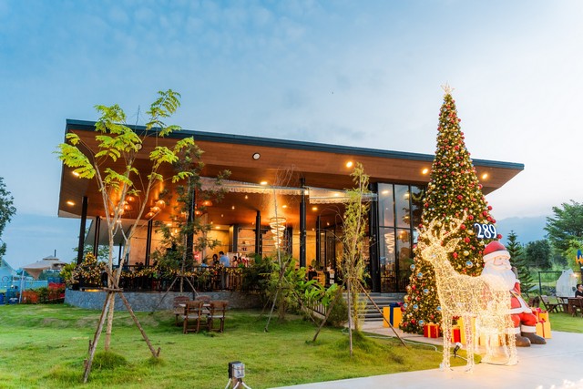 ขายที่ดินวิวภูเขา พร้อมร้านอาหาร และส่วนมะม่วง 69 ไร่ จังหวัดเพชรบุรี