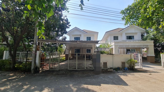 รายละเอียดเพิ่มเติมCode ID :  PG-BKK-LB-A-660040ราคาขาย        4,650,000 บาท- ขนาดพื้นที่ :  64.80 ตร.ว- พื้นที่ใช้สอย :   159 ตร.ม- จำนวนห้อง : - ห้องนอน - ห้องน้ำ- ที่จอดรถ :  2 คัน- บ้านเดี่ยว :  2 ชั้น- บ้านเดี่ยวหันไปทางทิศ : -พิกัดทรัพย์ :     https://maps.app.goo.gl/GgHFssuSLyf94k279สถานที่ใกล้เคียง- ใกล้บิ๊กซี ฟู้ดเพลส เคหะร่มเกล้า- ใกล้ตลาดสดเกรียงไกร- ใกล้เดอะ พาซิโอมอลล์ ลาดกระบัง- ใกล้โรบินสัน ไลฟ์สไตล์ ลาดกระบังสอบถามเพิ่มเติม/�