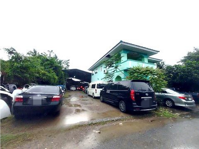 รายละเอียดเพิ่มเติมCode ID : PG-BKK-LB-A-650111ราคาขาย       9,360,000 บาท- ขนาดพื้นที่ :   2 งาน / 88.80 ตร.ว- พื้นที่ใช้สอย : 243.52 ตร.ม- จำนวนห้อง : - ห้องนอน - ห้องน้ำ - ที่จอดรถ :   1 คัน- ทาวน์เฮ้าส์ :    2 ชั้น- ทาวน์เฮ้าส์หันไปทางทิศ : -พิกัดทรัพย์ :    https://maps.app.goo.gl/XMn78vzvs6VXTCqp7สถานที่ใกล้เคียง- ใกล้บิ๊กซี ฟู้ดเพลส สาขาหทัยราษฎร์- ใกล้โตเกียว พลาซ่า หทัยราษฎร์- ใกล้บิ๊กซี ซูเปอร์เซ็นเตอร์ สุวินทวงศ์- ใกล้แม็คโคร สาขารามอิ