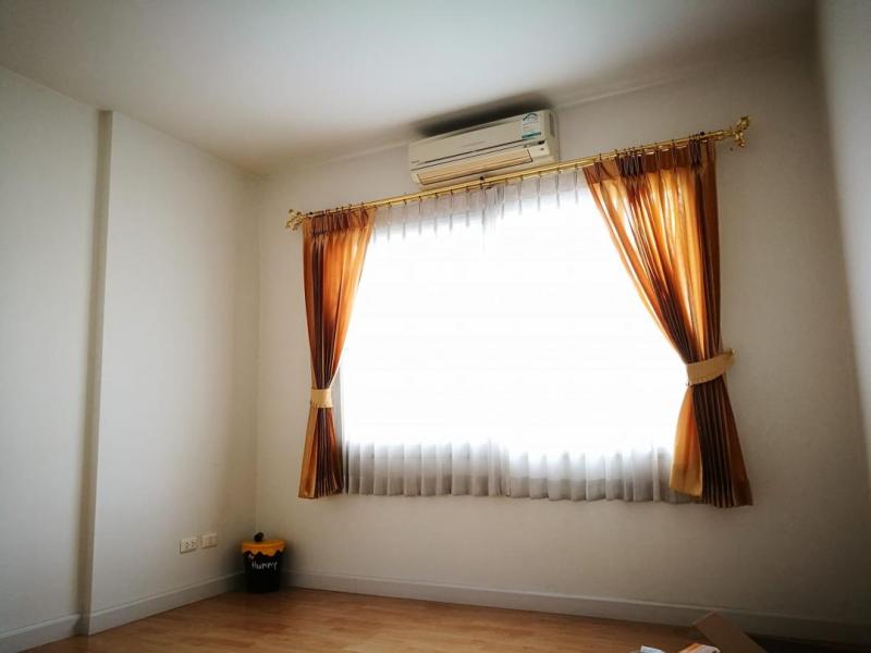 ให้เช่าทาวน์โฮม3 ชั้น ถนน เฉลิมพระเกีรยติ ร.9 โครงการ Plus City Park ศรินครินทร์ สวนหลวง 9 พื้นที่ใช้สอย 140 ตร.ม. 3 ห้องนอน