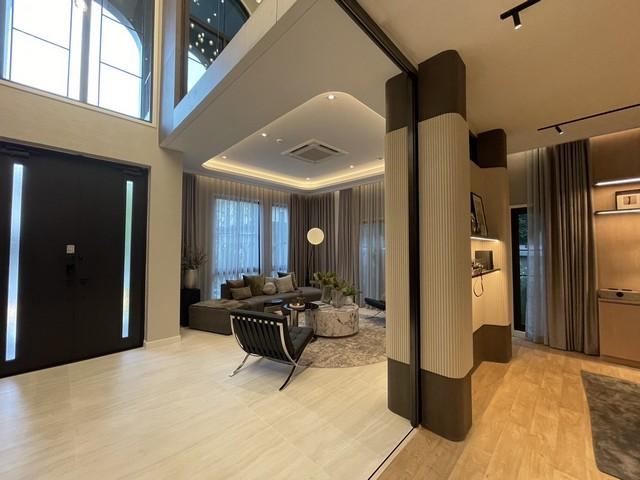 EPL-HS1156 ขายบ้านเดี่ยวหรู 2 ชั้น แกรนด์ บางกอก บูเลอวาร์ด บางนา-กม.15  เนื้อที่ 82 ตรว. พื้นที่ใช้สอย 432 ตรม. 4 ห้องนอน 5 ห้องน้ำ