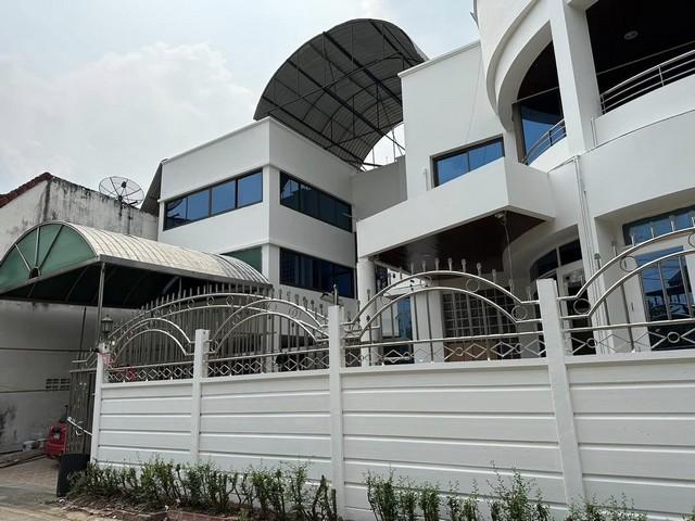 พบกับโฮมออฟฟิศ 3 ชั้น ทำเลทอง ซอยลาดพร้าว 83 ใกล้รถไฟฟ้าสถานีลาดพร้าว 83