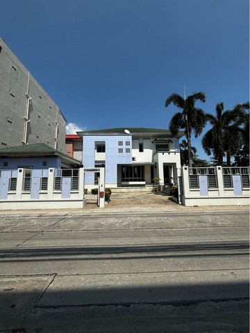 BS1347ให้เช่าอาคาร 2 ชั้น เนื้อที่ 148 ตรว.ซอยลาดกระบัง 14/1 เหมาะทำออฟฟิศ คลินิก อยู่อาศัยค่าเช่า 55,000 บาทต่อเดือนติดต่อ : คุณพร 0938091444 (เบอร์นี้แอดไลน์ได้คะ),โทร 0939833259ID Line : henghengpaulaรหัสประกาศ BS1347ให้เช่าอาคาร 2 ชั้น เนื้อที่ 148 ตรว.ซอยลาดกระบัง 14/1 เหมาะทำออฟฟิศ คลินิก อยู่อาศัย3 ห้องนอน 3 ห้องน้ำ รถจอดได้ 4-5 คันมีแอร์ทุกห้อง มีห้องนอนแม่บ้านและห้องน้ำแม่บ้านห้องครัว ห้องใต้ดินไว้เก็บ