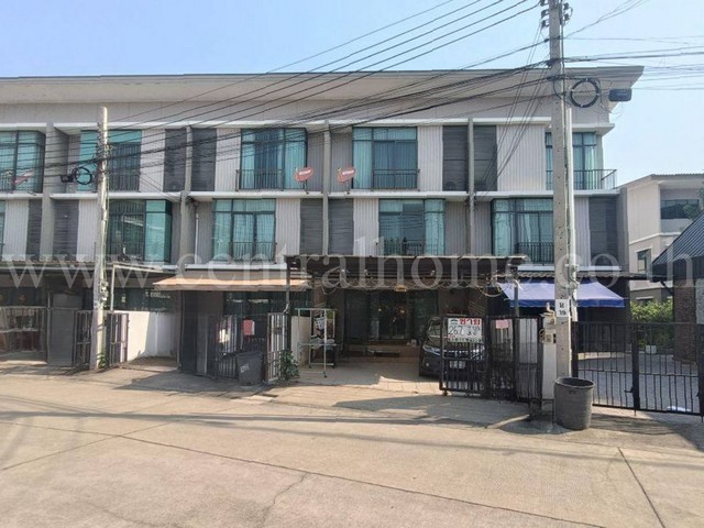 รหัสทรัพย์  5145ทาวน์โฮม 3 ชั้น พฤกษาวิลล์ 65/2 ศรีสมาน ถนนเมน หน้าบ้านไม่ชนหลังอื่นที่ตั้ง : ต.บ้านใหม่  อ.ปากเกร็ด  จ.นนทบุรี  11120รายละเอียดทรัพย์ :- เนื้อที่ 26.7 ตร.ว เนื้อที่ใช้สอย 180 ตร.ม- 3 ห้องนอน 3 ห้องน้ำ- 1 ห้องเอนกประสงค์- 2 ที่จอดรถ สิ่งอำนวยความสะดวก :- คลับเฮ้าส์- สระว่ายน้ำ- สวนพักผ่อน- รปภ.สถานที่ใกล้เคียง :- โรบินสันศรีสมาน- โรงเรียนนวมินทราชินูทิศ หอวัง นนทบุรี ,โรงเ