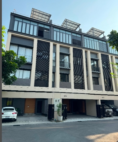 ขายทาวน์โฮม3.5 ชั้น ไอเรส พระราม 9 พื้นที่ 250 ตรม ใกล้ห้างเดอะไนน์