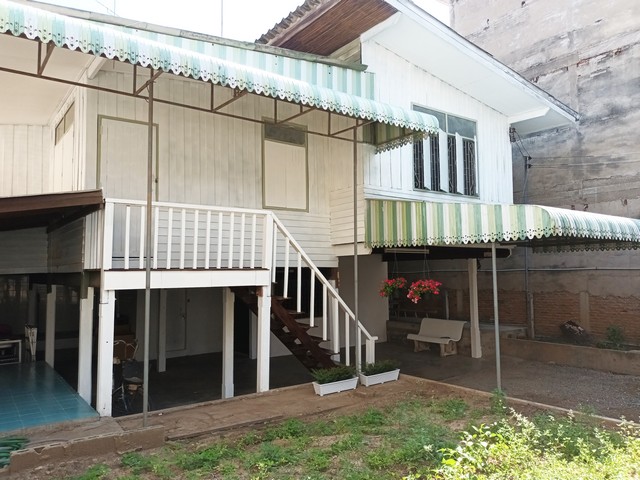 ขายบ้านพร้อมที่ดินใจกลางเมืองนครปฐม เนื้อที่ 55 ตารางวา อำเภอเมือง จังหวัดนครปฐม