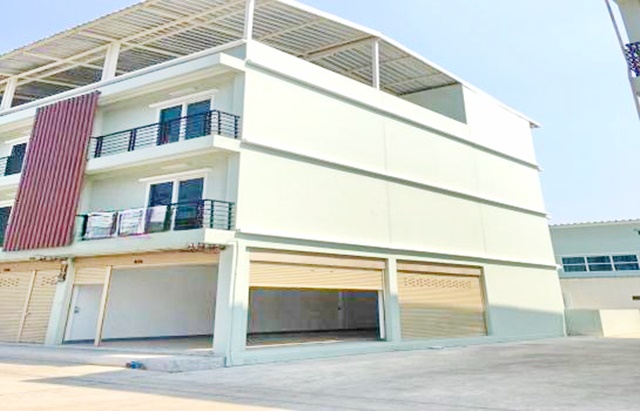 ขายบ้านเดี่ยวหมู่บ้านสราญสิริราชพฤกษ์-แจ้งวัฒนะ โครงการณ์ริมถนน ตรงข้ามเอสบี เฟอร์นิเจอร์ โรงเรียนอนุบาลนานาชาติเด่นหล้า ใกล้จุดกลับรถไปแจ้งวัฒนะ ,ไปบางบัวทอง ,เข้าราชพฤกษ์ติดต่อ อรัชพร 081 4888 799Line id:house169ราคาขาย  7,000,000บาทถ้วนค่าใช้จ่ายการโอน  50/50รายละเอียดพื้นที่ 84ตร.ว เนื้อที่ใช้สอย 300ตร.ม โดยประมาณชั้นบน-3 ห้องนอน มีแอร์ให้ 2ห้อง .1ห้องนอนใหญ่มีตู้เสื้อผ้า และเตีย