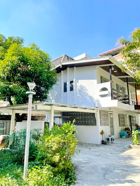 หลังราชมังคลากีฬาสถาน รามคำแหง 20-26 พระราม9 ให้เช่า บ้าน 2ชั้น รีโนเวทใหม่ 120 ตร.วา 220 ตรม. หัวหมาก