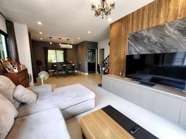 ขาย ม. เวนิว ติวานนท์-รังสิต บ้านแฝด หลังริม ตกแต่งสวย พร้อมอยู่