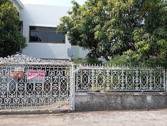 ขายบ้าน 2 ชั้น ลาดพร้าว26  52ตรว. หมู่บ้านศุภฤกษ์ ลาดพร้าวซอย 26 เขตลาดพร้าว กรุงเทพมหานคร4 ห้องนอน 2 ห้องน้ำ 1 ห้องครัว ทำเลดีมาก แยกรัชดา-ลาดพร้าว เดิน 300 เมตรถถึงถนนใหญ๋ การคมนาคมขนส่งสะดวกติด Mrt 2 สถานี ทั้งสถานีรัชดาภิเษกและสถานีลาดพร้าว ของกินมากมาย ใกล้ห้างเซ็นทรัลลาดพร้าว และบิ๊กซี ลาดพร้าว ราคา 11,000,000 บาท ทาวน์เฮาส์หลังริมขนาดใหญ่ 2 ชั้น เนื้อที่ 52 ตร. ว.4 ห้องนอน 2 