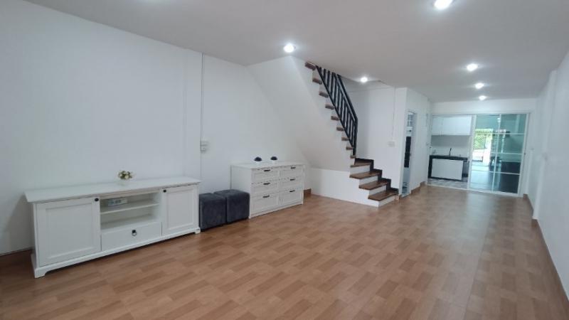 ทาวน์เฮ้าส์ 2 ชั้น ใกล้รถไฟฟ้า MRT หลักสอง หมู่บ้านสุขสันต์ 6 ถนนกาญจนาภิเษก ใกล้เดอะมอลล์บางแค รีโนเวทใหม่ทั้งหลัง สวยมาก ทาวน์เฮ้าส์ บางแค