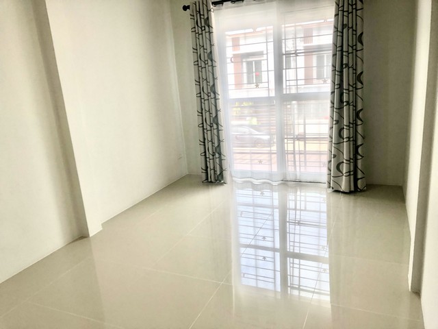 ขายทาวน์โฮม หมู่บ้านมณฑาทิพย์ 5 เนื้อที่ 23.40 ตารางวา นครปฐม 1,600,000 บาท