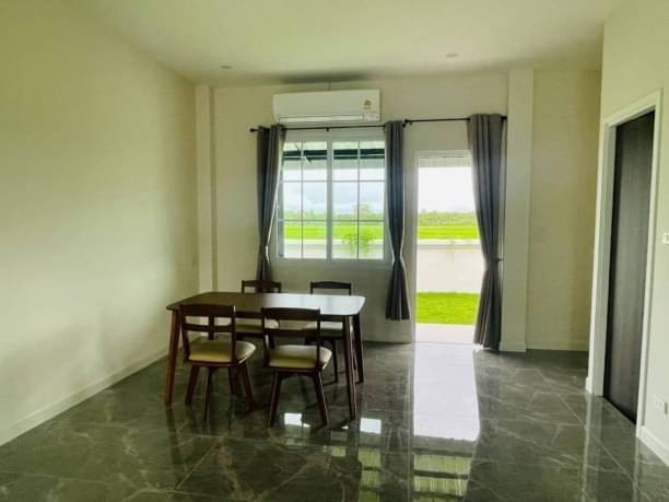 บ้านใหม่ให้เช่า 33,000 บาท/เดือน กุลพันธ์วิลล์ 9 ใกล้โรงเรียนนานาชาติลานนา เฟอร์นิเจอร์และเครื่องใช้ไฟฟ้าครบ หิ้วกระเป๋าเข้าอยู่ได้เลย