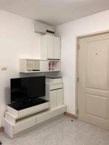 ICondo Sukhumvit 105, peaceful, livable, spacious, BTS Bearing.***Service for selling/renting houses, condos and giving advice. If interested, contact at any time***Interested in additional details or pictures or making an appointment to see the room?Contact Ekachai (Aui)T. 089-799-5598Line ID: @auiauiaui001 (add @ in front) (Agent Post)-------------------------------------------------- ------------Room type: 1 bedroom, 1 bathroomSize 32 sq m., 1st floor, Building A6New, clean room, beautifully decorated, ready to move in.details-------------------------------------------------- ------------Rental price: 7,500 baht/monthSelling price: 1.65 million baht-------------------------------------------------- ------------*Facilities worth using– Swimming pool (salt system)– Fitness– Basketball court– Shuttle bus (fee required)-------------------------------------------------- ------------*Nearby important places (Based on information from Google Map)1. BTS Bearing: 4 km.1. Samitivej La