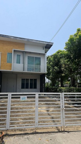 ขายด่วน บ้านทาวน์โฮม  The connect 9 ขนาด 27.4 ตรว. ติดถนนนวมินทร์42