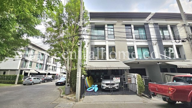 รหัสทรัพย์  5208ทาวน์โฮม บ้านกลางเมือง พระราม9-รามคำแหงที่ตั้ง :  ซอย 14 ตำบลคลองเตย อำเภอคลองเตย จังหวัดกรุงเทพมหานคร 10310รายละเอียดทรัพย์- ทาวน์โฮม 3 ชั้น, ขนาดพื้นที่ 25 ตารางวา, พื้นที่ใช้สอย 160 ตารางเมตร  - 3 ห้องนอน, 3 ห้องน้ำ, 1 ห้องครัว, 1 ห้องรับแขก, 2 ที่จอดรถ- เครื่องปรับอากาศ 4 เครื่อง, แท้งค์น้ำ + ปั๊มน้ำ- ต่อเติมห้องครัวและห้องซักผ้า- ชุดโต๊ะกินข้าว- โซฟา- ผ้าม่าน- เค