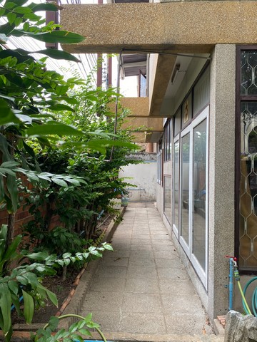 ขายบ้านเดี่ยว 2ชั้น หลังมุม 5 ห้องนอน  หมู่บ้านสวนเจริญใจ ซอยเอกมัย12