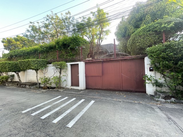 P193 ให้เช่าบ้านเดี่ยว 2 ชั้น  ใกล้รถไฟฟ่าสถานีลาดพร้าว101 ราคาเช่า 85,000 บาท