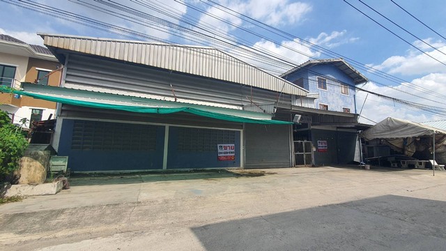 โกดังอาคารสำนักงาน อ่อนนุช 70 แยก 7-1ติดต่อ นีน่า นิค : 094-6599-369E-mail : nj.property21@Gmail.comขายโกดัง&อาคารสำนักงาน พร้อมบ้านพักคนงาน  พื้นที่ 159 ตรว. พื้นที่ใช้สอยประมาณ 1,200 ตรม.  ซอยอ่อนนุช 70 แยก 7-1 ขายโกดัง&อาคารสำนักงาน พร้อมบ้านพักคนงาน  พื้นที่ 159 ตรว. พื้นที่ใช้สอยประมาณ 1,200 ตรม. ซอยอ่อนนุช 70 แยก 7-1  จอดรถด้านหน้าได้  6 คัน  แบ่งอาคารออกเป็น 3 ส่วนส่วนที่ 1 ด้านซ้ายเป็นโกดังเก็บวัสดุ มีประตูไฟ