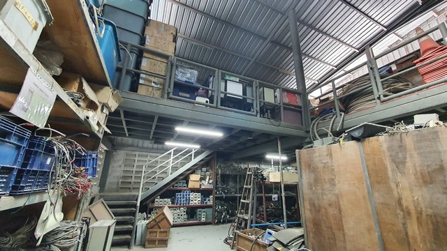 ขายโกดัง & อาคารสำนักงาน พร้อมบ้านพักคนงาน  พื้นที่  159 ตรว. พื้นที่ใช้สอยประมาณ 1,200 ตรม.  ซอยอ่อนนุช 70 แยก 7-1