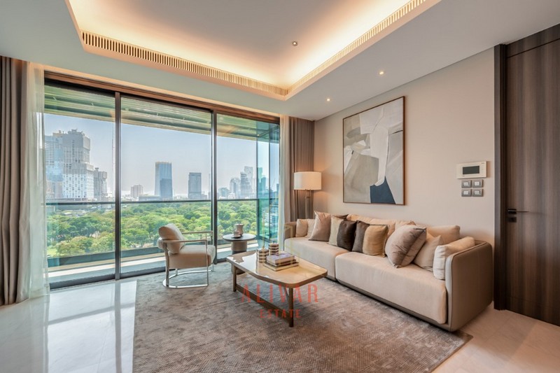 RC040924 Condo for rent Sindhorn Tonson, Lumpini Park view, near BTS Chidlom.
